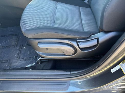 Used 2025 Kia Soul LX w/ LX Technology Package FWD image 22