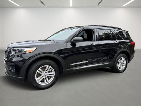 Used 2023 Ford Explorer XLT image 1