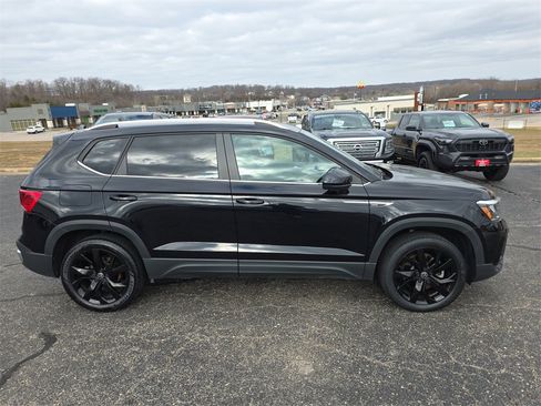 Used 2023 Volkswagen Taos SE image 9