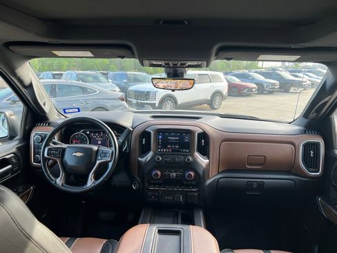 Used 2019 Chevrolet Silverado 1500 High Country w/ Technology Package image 20
