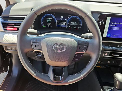Used 2025 Toyota Camry XLE FWD image 21