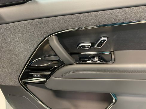 Used 2025 Land Rover Range Rover Sport image 10