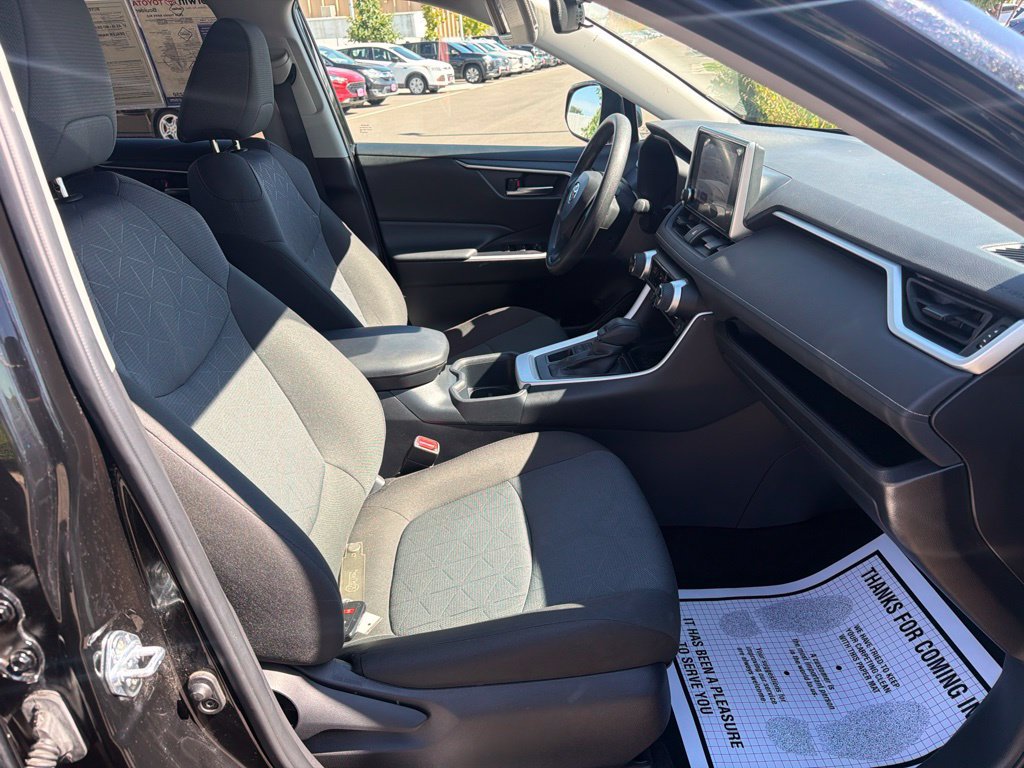 Used 2025 Toyota RAV4 XLE AWD/4WD image 12