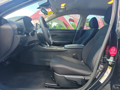 Used 2024 Nissan Sentra S FWD image 9