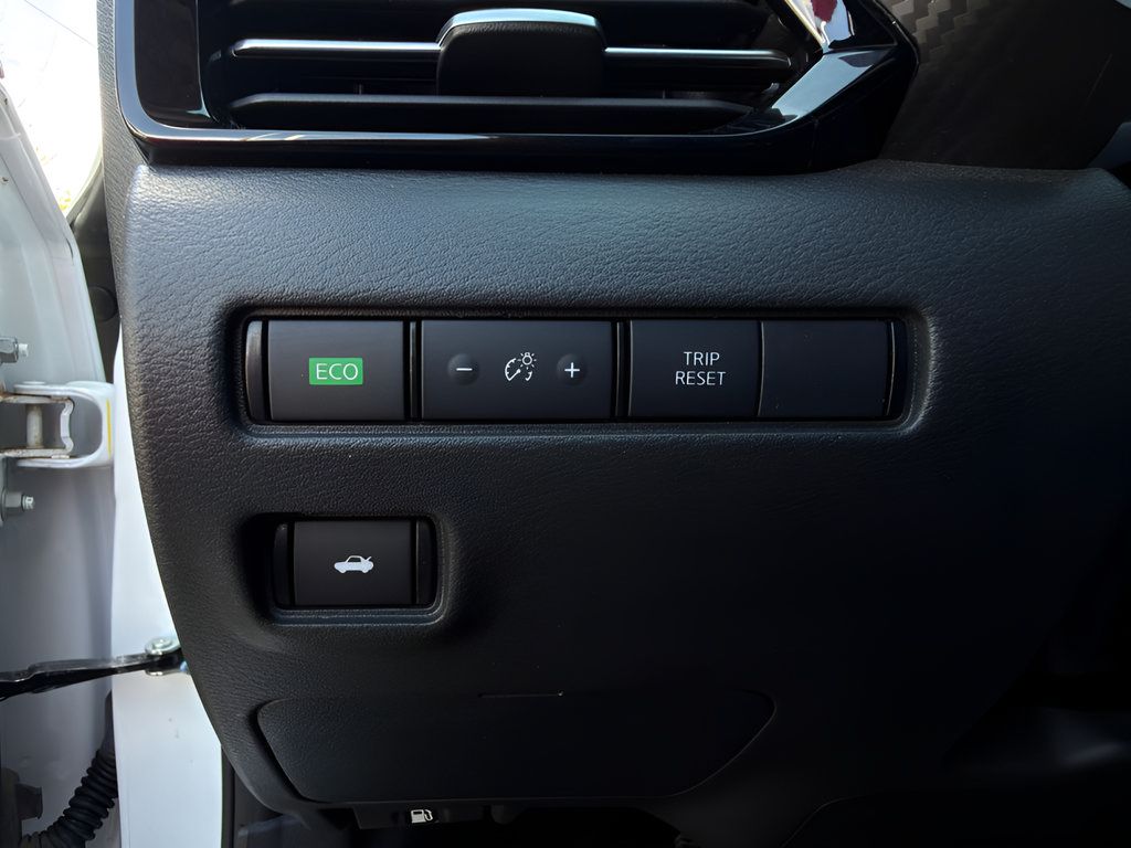 Used 2025 Nissan Sentra SR FWD image 19