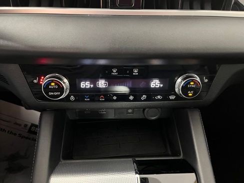 Used 2023 Mitsubishi Outlander SEL image 35