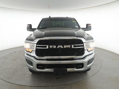 Used 2024 RAM 2500 Tradesman w/ Chrome Appearance Group image 4