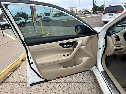 Used 2014 Nissan Altima 3.5 SL w/ Technology Package image 3