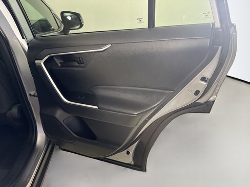 Used 2022 Toyota RAV4 LE FWD image 27