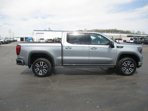 Used 2024 GMC Sierra 1500 AT4 w/ Technology Package image 5