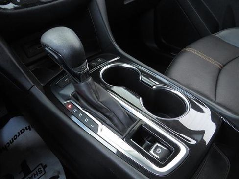 Used 2022 Chevrolet Equinox Premier image 24