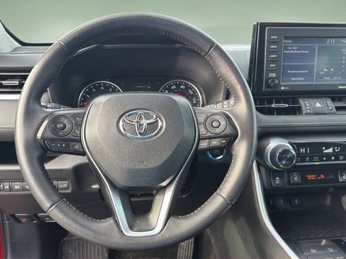 Used 2020 Toyota RAV4 XLE Premium image 22