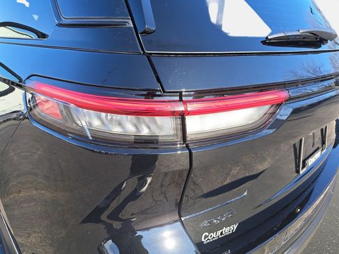 Used 2023 Jeep Grand Cherokee Altitude image 35