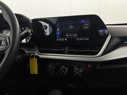 Used 2025 Chevrolet Trax LS image 36