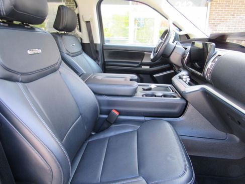 Used 2025 Ford Expedition Platinum AWD/4WD image 33