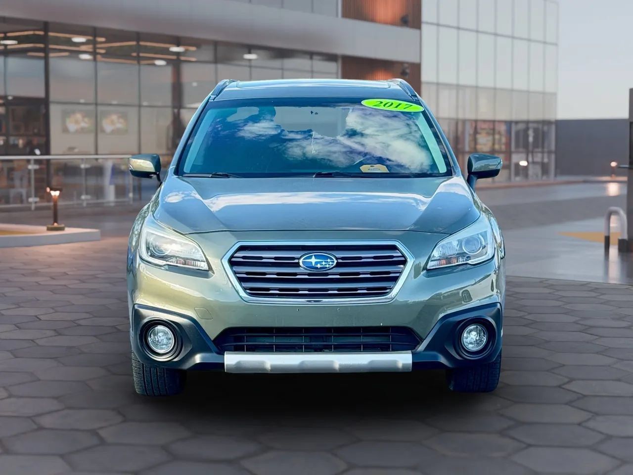 Used 2017 Subaru Outback 3.6R Touring AWD/4WD image 5