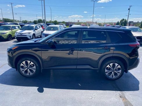 Used 2023 Nissan Rogue SV w/ SV Premium B Package FWD image 4