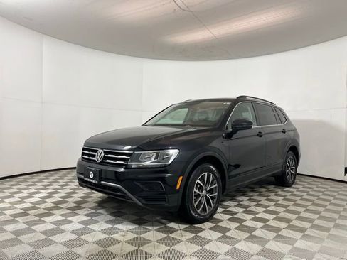 Used 2019 Volkswagen Tiguan SE w/ Panoramic Sunroof Package image 3