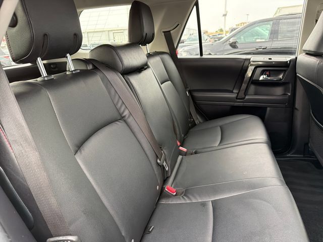 Used 2022 Toyota 4Runner TRD Off-Road Premium AWD/4WD image 28