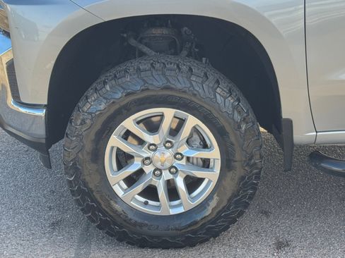 Used 2022 Chevrolet Silverado 1500 LT w/ Z71 Off-Road Package image 11