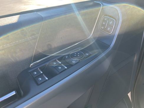 Used 2022 Ford F150 Lariat image 9