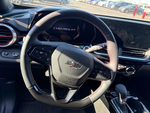 Used 2024 Chevrolet Trax RS FWD image 11