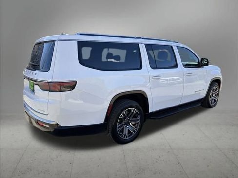 Used 2024 Jeep Wagoneer L Series II w/ Flexible Seating Group AWD/4WD image 5