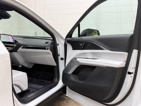 Used 2024 Cadillac Lyriq Luxury RWD image 37
