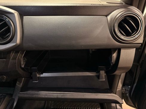 Used 2021 Toyota Tacoma TRD Sport image 29