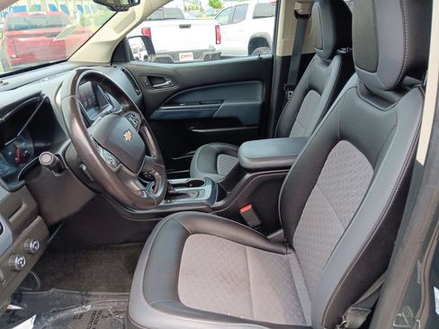 Used 2017 Chevrolet Colorado Z71 AWD/4WD image 9