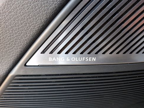 Used 2025 Audi Q8 Prestige w/ Prestige Package image 28