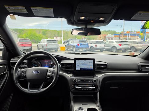 Used 2020 Ford Explorer XLT w/ Comfort Package AWD/4WD image 11