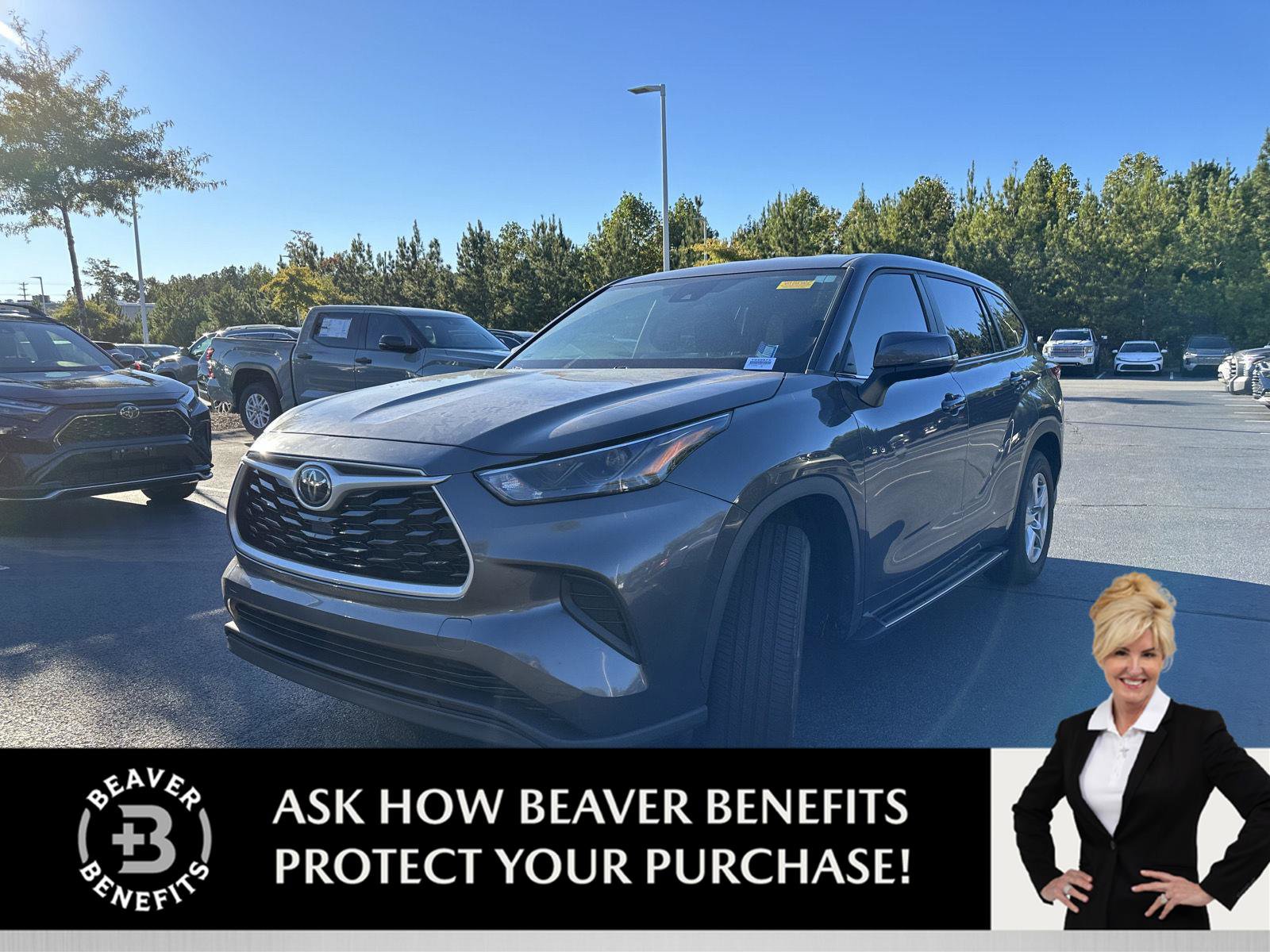 Used 2023 Toyota Highlander L FWD image 1