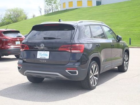 Used 2024 Volkswagen Taos SE FWD image 5