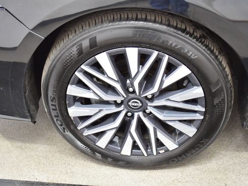 Used 2025 Nissan Altima 2.5 SV FWD image 32