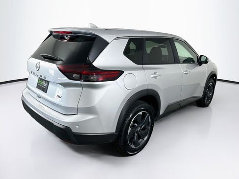 Used 2024 Nissan Rogue SV FWD image 9