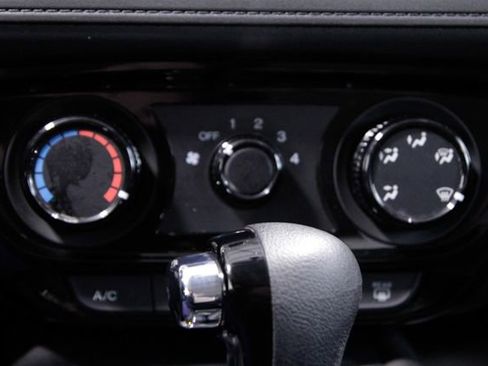 Certified 2022 Honda HR-V LX image 30