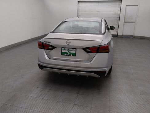 Used 2025 Nissan Altima 2.5 SV FWD image 7