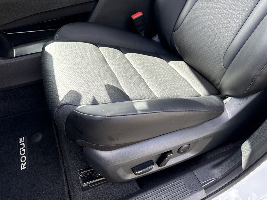 Used 2026 Nissan Rogue Dark Armor FWD image 16
