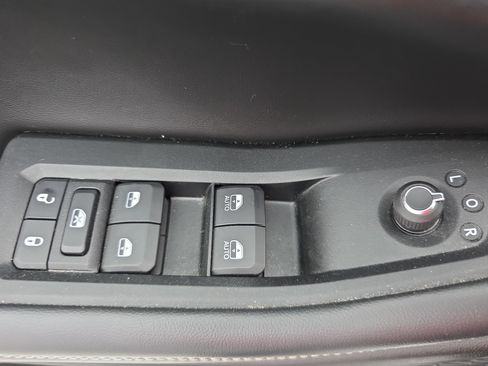 Used 2023 Jeep Grand Cherokee Laredo AWD/4WD image 25