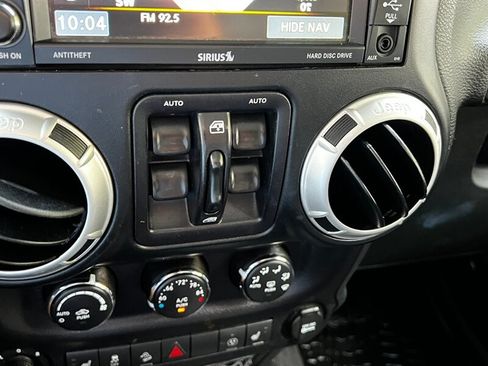 Used 2015 Jeep Wrangler Unlimited Sahara w/ Dual Top Group AWD/4WD image 29