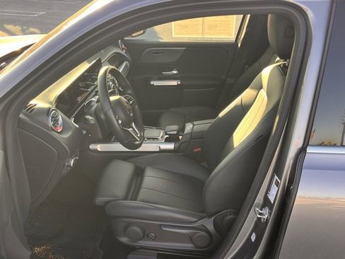 Used 2022 Mercedes-Benz EQB 350 4MATIC image 7