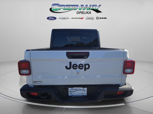 New 2025 Jeep Gladiator Sport image 6