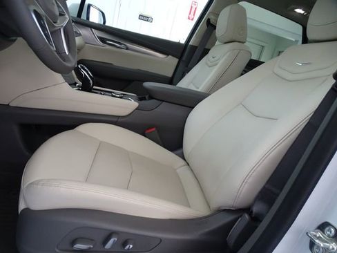 Used 2026 Cadillac XT5 Premium Luxury w/ LPO, Floor Liner Package image 2