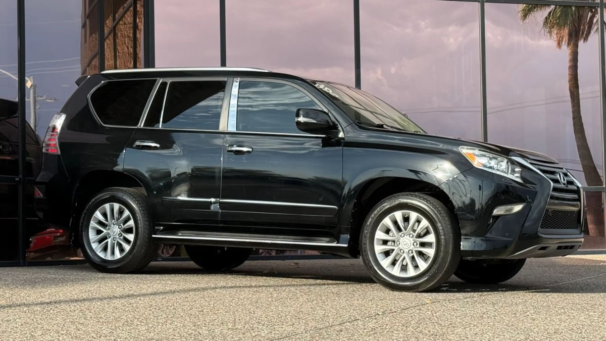 Used 2014 Lexus GX 460 w/ Premium Package AWD/4WD image 16