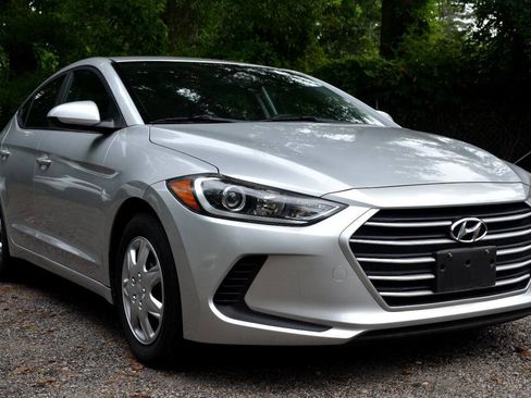 Used 2018 Hyundai Elantra SE FWD image 4