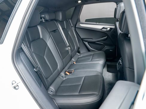 Certified 2026 Porsche Macan AWD/4WD image 41