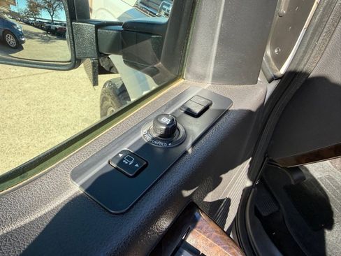 Used 2014 Ford F250 Platinum w/ FX4 Off-Road Package AWD/4WD image 24