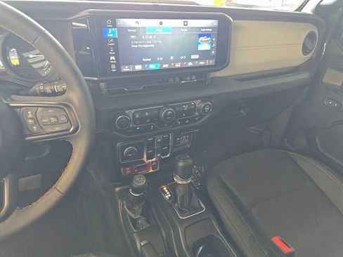 Used 2024 Jeep Wrangler Unlimited AWD/4WD image 4