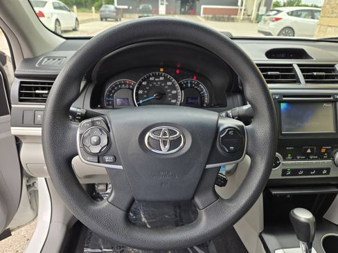 Used 2012 Toyota Camry LE FWD image 12